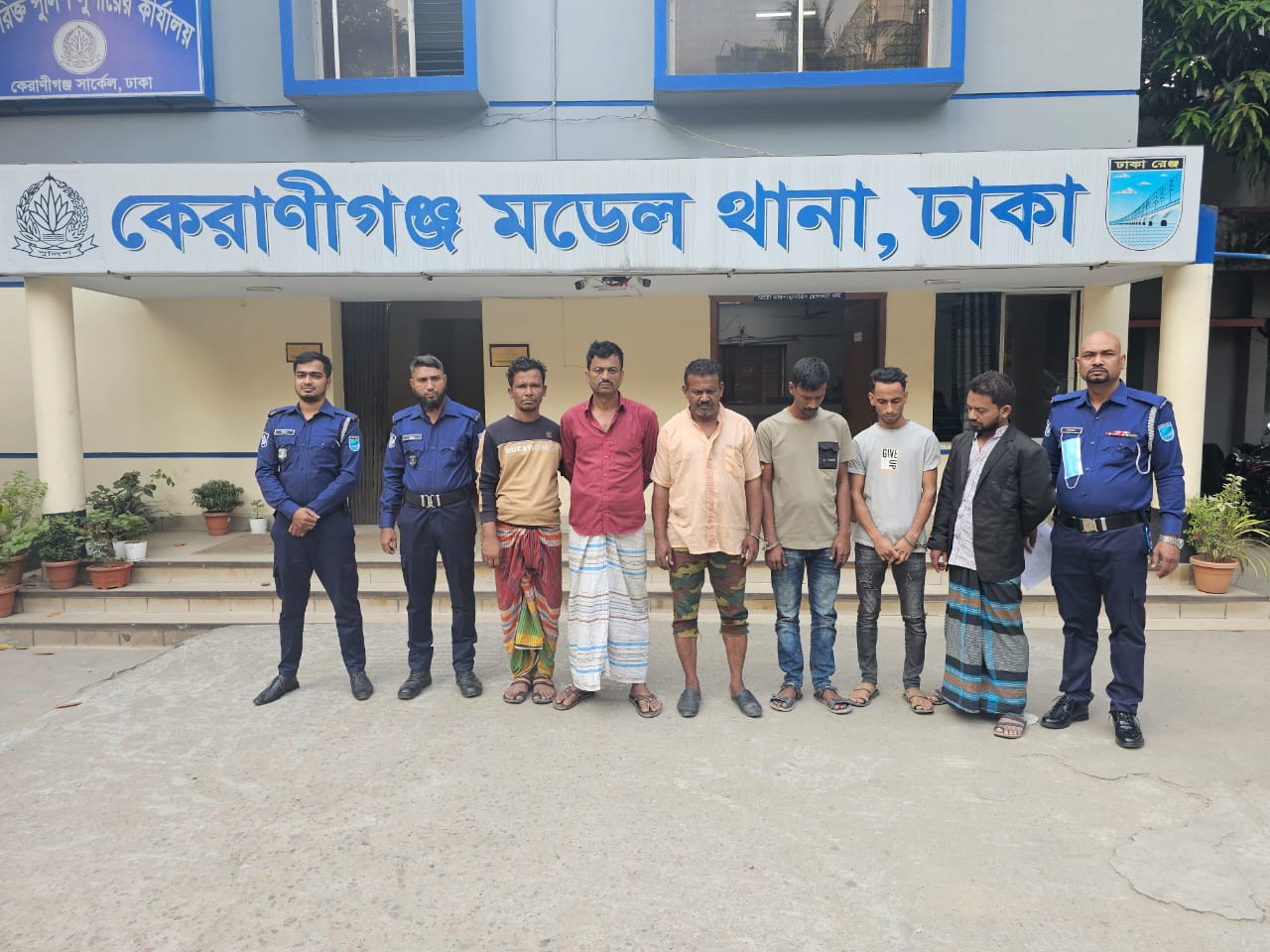 কেরানীগঞ্জে আন্তঃজেলা গরু চোর চক্রের ছয় সদস্য গ্রেপ্তার